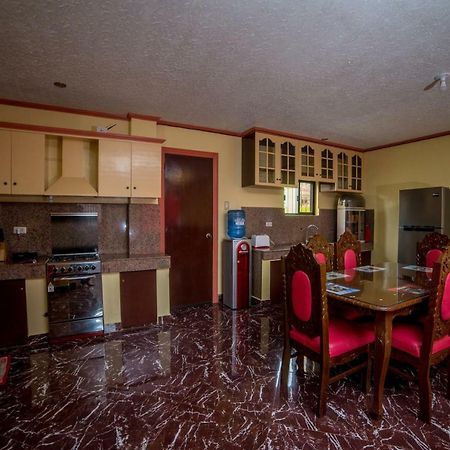 Jenjen'S House Rental Мактан Экстерьер фото