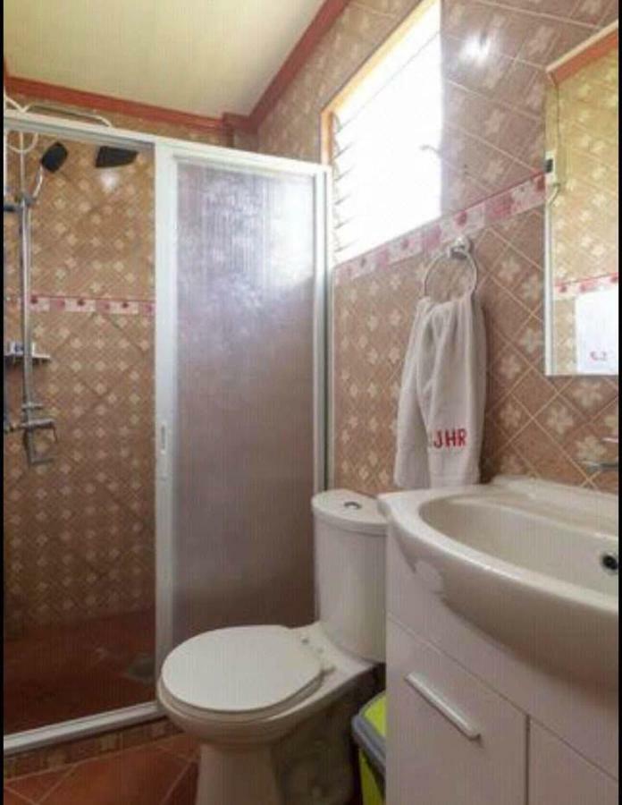 Jenjen'S House Rental Мактан Экстерьер фото
